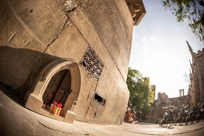 Private Self-Guided Dinky Door Hunt in Cambridge - Following the central Cambridge stops