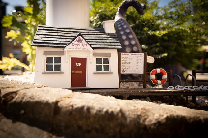Private Self-Guided Dinky Door Hunt in Cambridge - Parks, water, and the eastern side of town