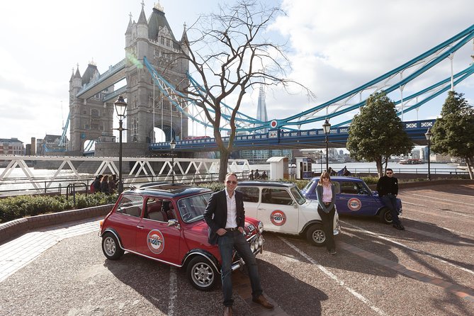 Private Tour of London's Landmarks in a Classic Car - Seeing where the monarch resides