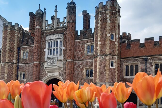 Private tour with an accredited expert guide Hampton Court Palace - The Tudor State Apartments and Henry VIII’s court