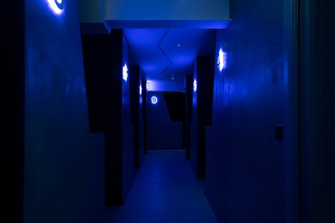 Private VR Arcade experience in London - Choosing between Apollo 11, oceans, castles, and zombies