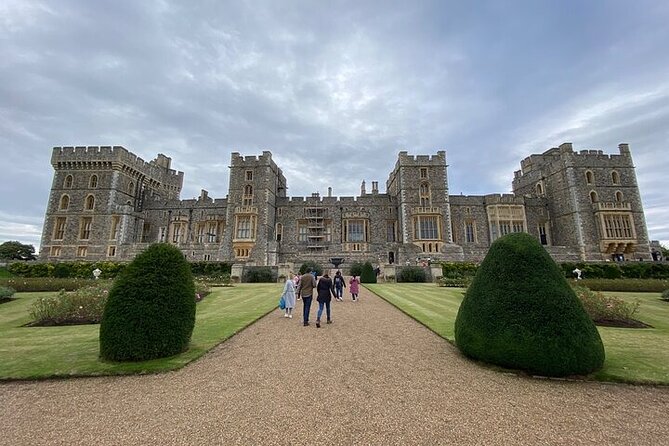 Private Windsor Castle and Stonehenge Day Tour - What the driver-guide adds to the day