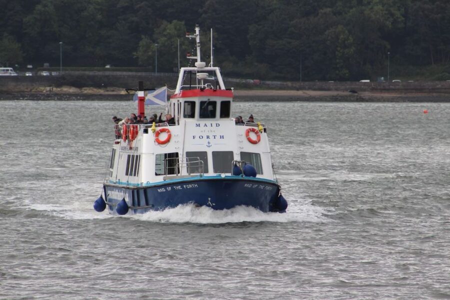 Queensferry: Maid of the Forth 1.5-Hour Sightseeing Cruise - Sailing toward Inchgarvie Island