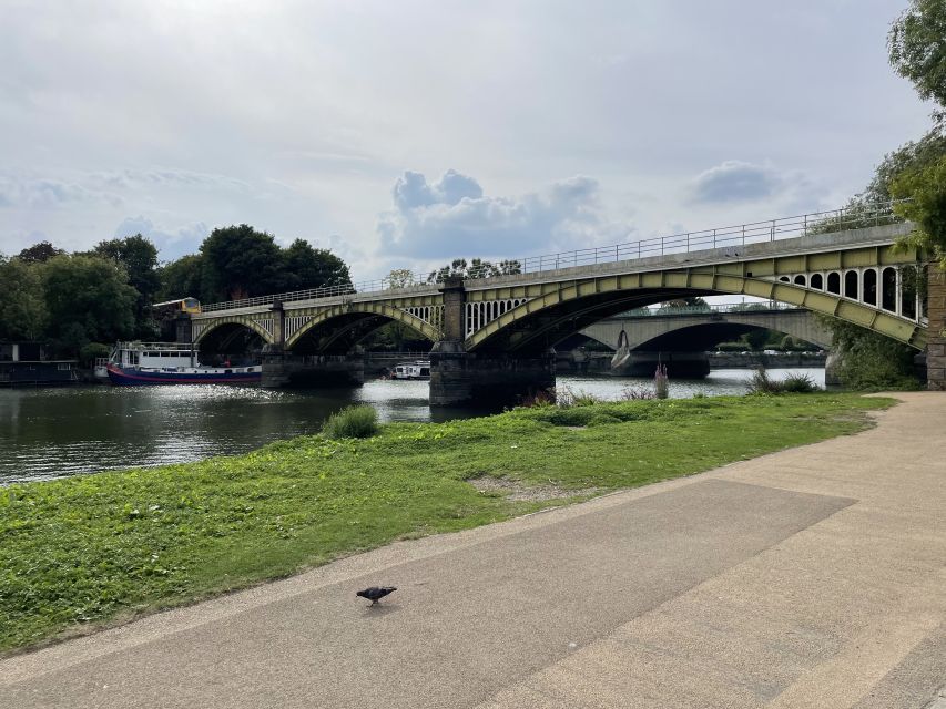Richmond: Ted Lasso Guided Walking Tour - Walking pace, weather, and comfort