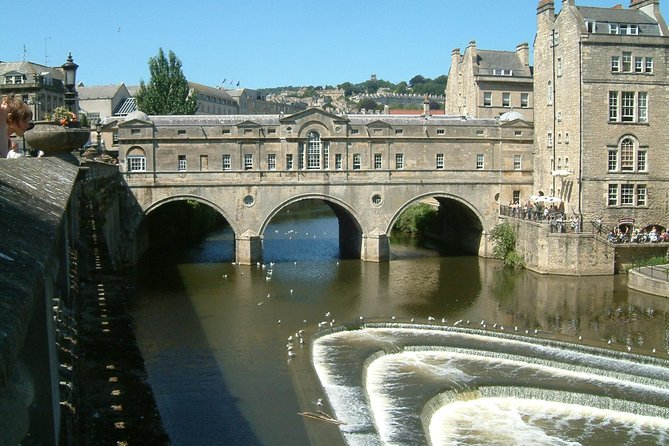 Roman Baths and Bath City Walking Tour - Guides, group size, and the quality of the commentary