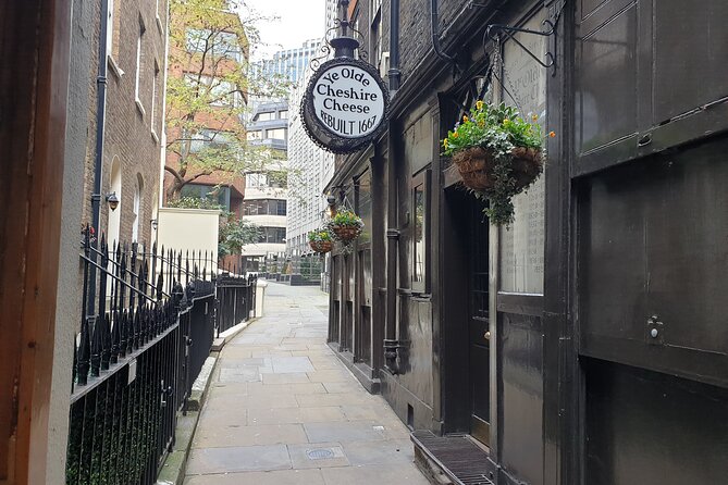 Roman Ruins to Blitz Bombings: A Walking Tour of London's Fiery History - The Bank of England Museum and London’s financial core