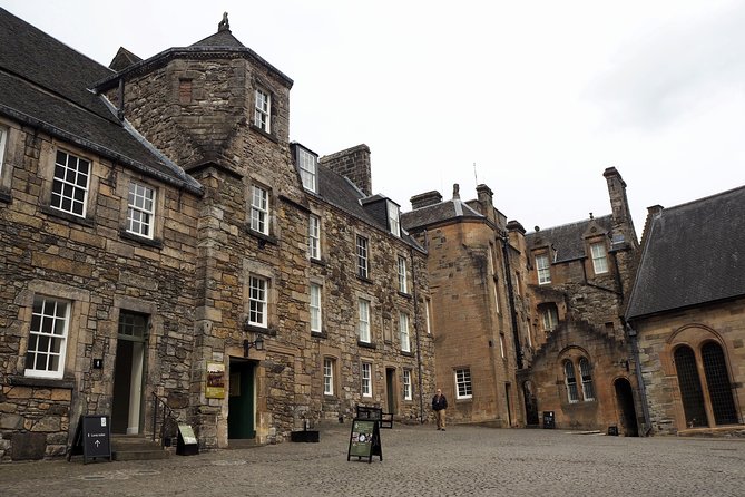 Rosslyn Chapel, Dunfermline Abbey and Stirling Castle Day Tour - A guide-led day, not a self-paced tour