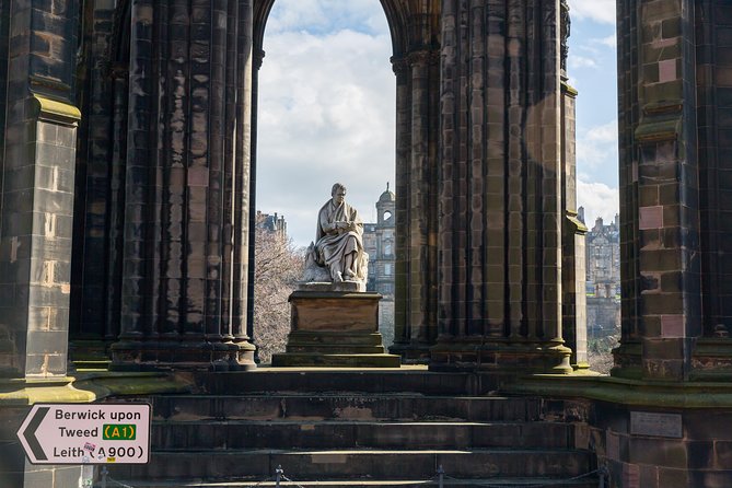Royal Edinburgh Ticket - Hop-On Hop-Off and Attraction Admissions - Edinburgh Castle at Lawnmarket