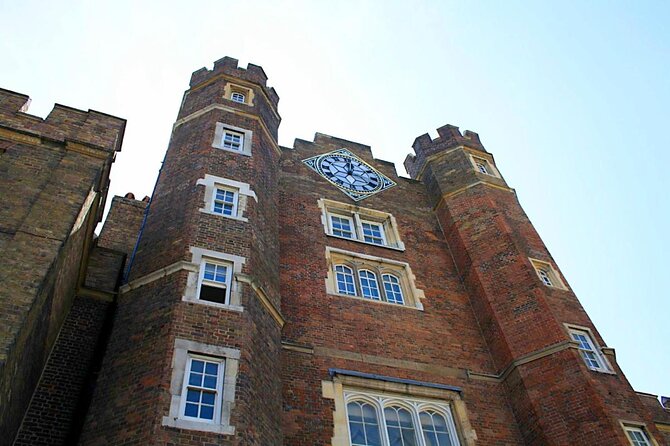 Royal Historic Pubs Walking Guided Tour in London - Starting at Piccadilly Circus and moving into St. James’s