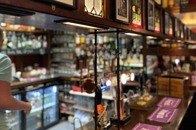 Royal Historic Pubs Walking Guided Tour in London - A different choice from the standard London checklist