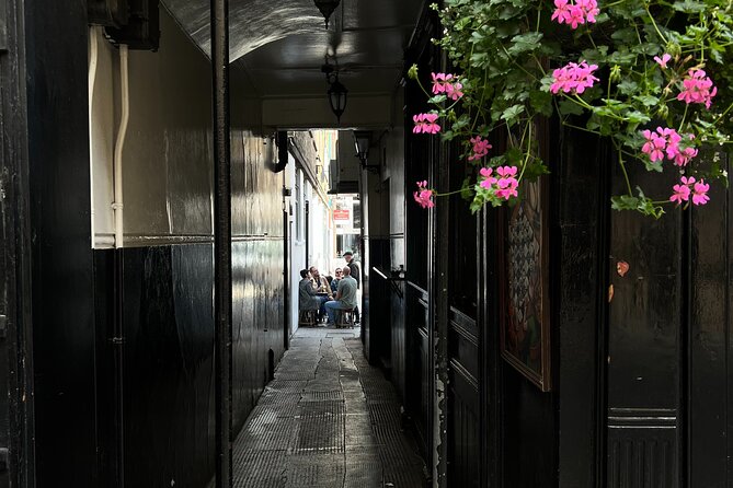 Royal Historic Pubs Walking Guided Tour in London - Practical details before you book