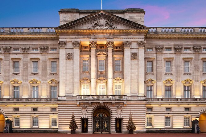 Royal London Guided Tour with Changing of the Guard - Trafalgar Square and the royal route south