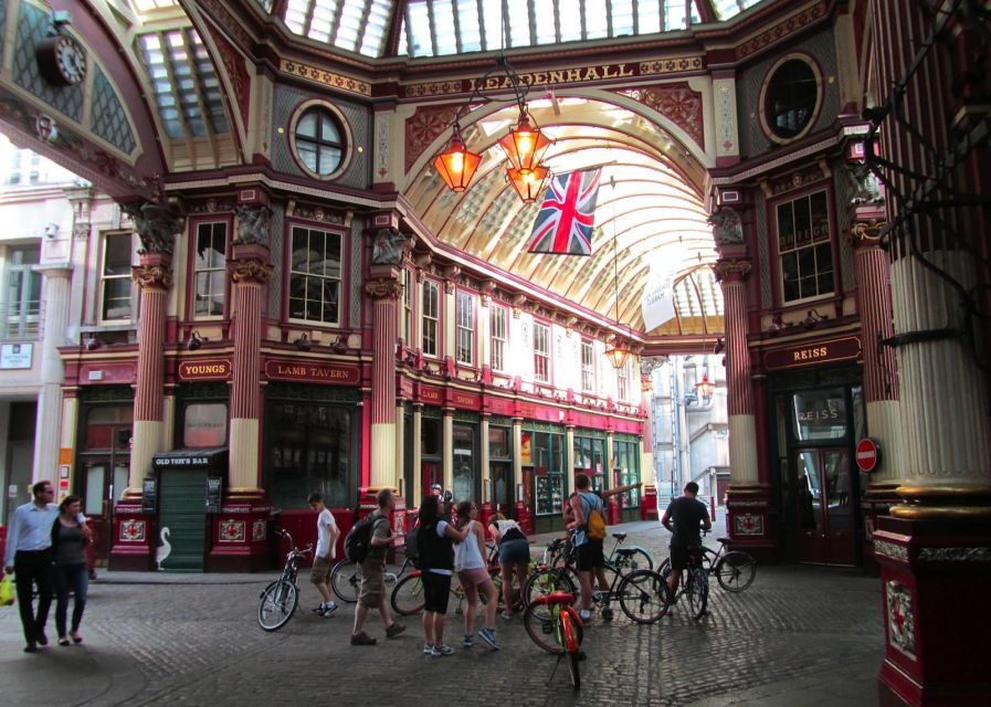 Secret London Tour by Bike - The first miles: East End streets and old docks