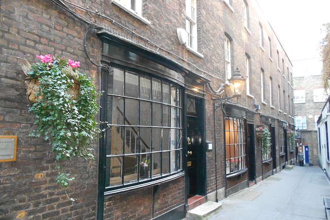 Secret Walking Tour of Central London - Price, timing, and practical value