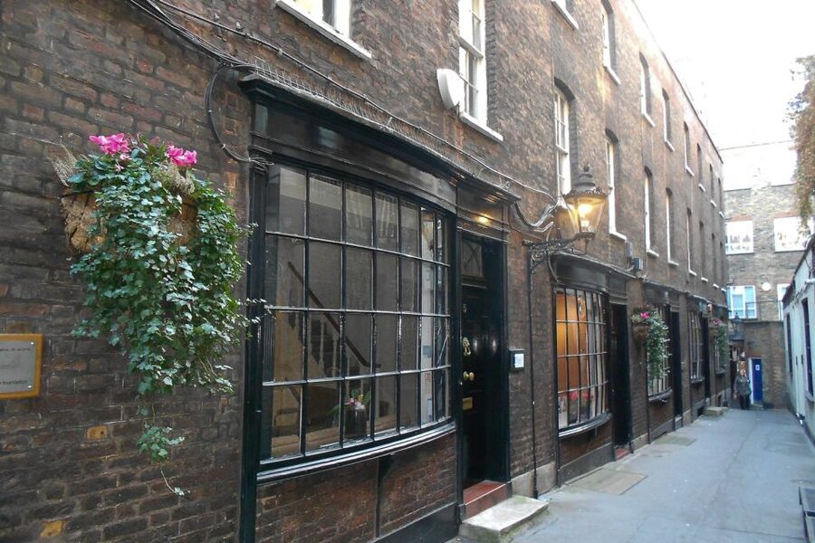 Secrets of London Walking Tour - Harry Potter streets without the usual crowds