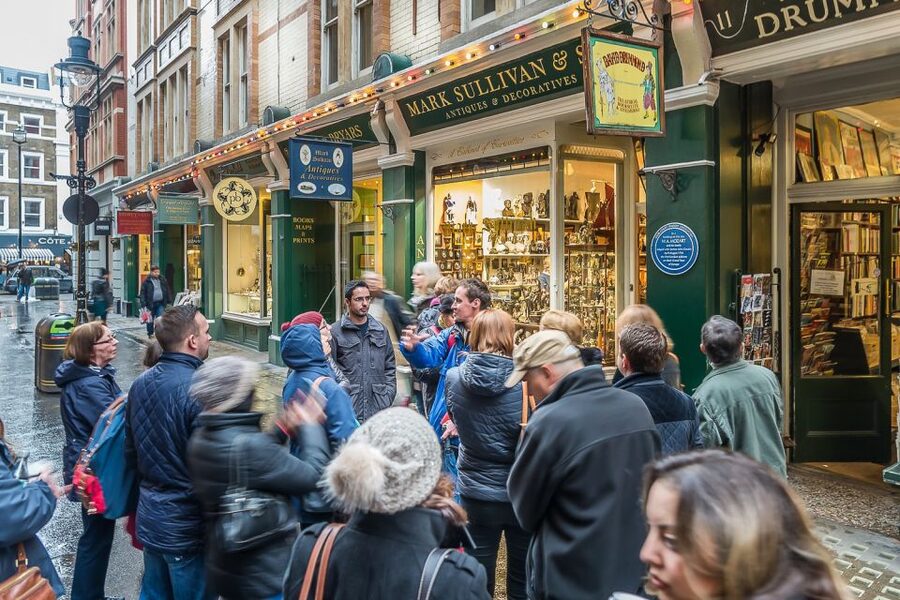 Secrets of London Walking Tour - Old lamps, signs, door knockers, and Dickensian streets