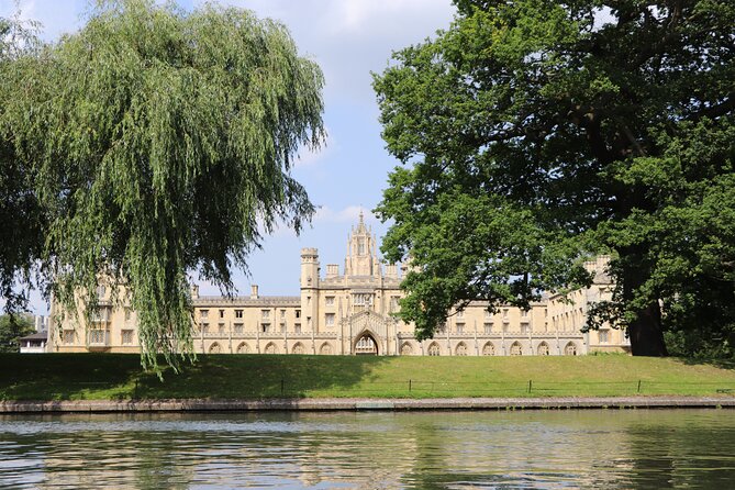 Shared Chauffeured Punt Tour - Queens’ College and the Mathematical Bridge