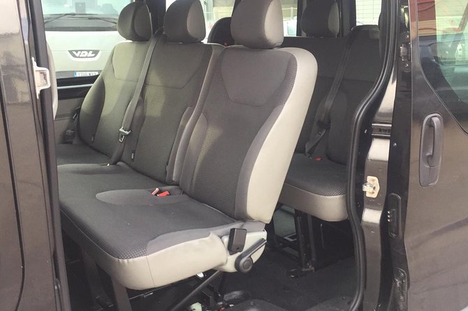 Shared Departure Transfer from your London Hotel to the Airport - Heathrow, Gatwick, and the Airport Finish