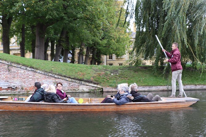 Shared Punt Tour - Cambridge - The Bridge of Sighs and the Wedding Cake Building