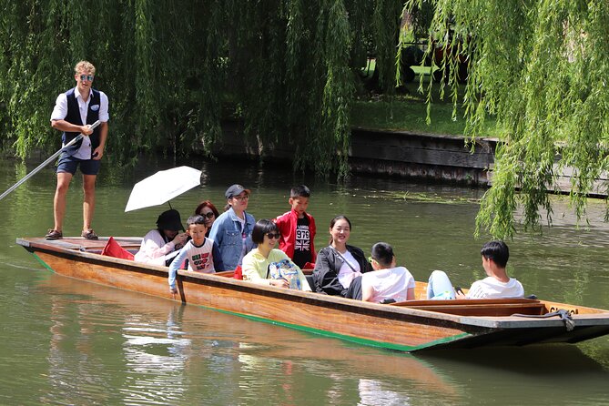 Shared Punt Tour - Cambridge - Trinity, Trinity Hall, and the libraries