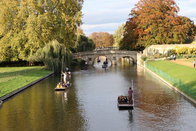 Shared Punt Tour - Cambridge - Clare College and Clare Bridge