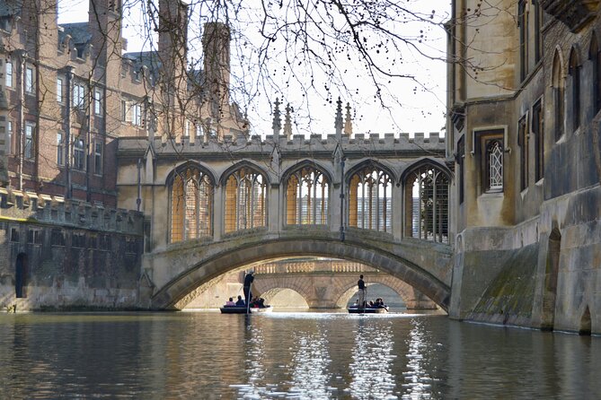 Shared Punt Tour - Cambridge - Queen’s College and the Mathematical Bridge