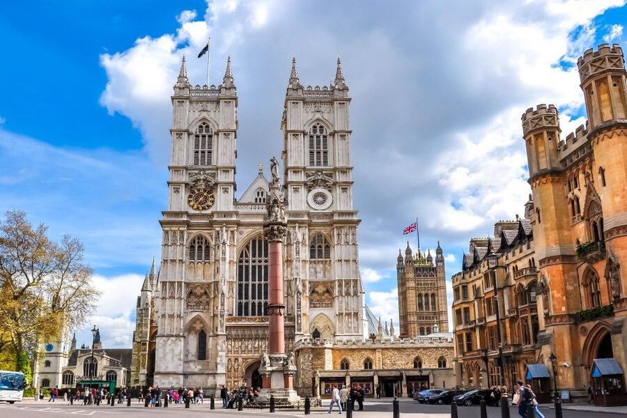 Skip-the-Line London Westminster Abbey Guided Tour in German - A short break at the Abbey shop