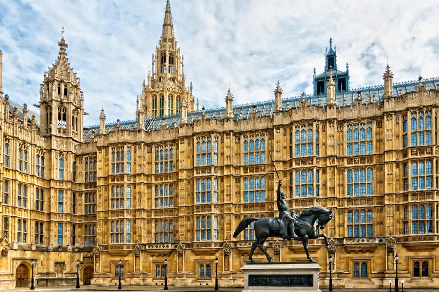 Skip-the-Line London Westminster Abbey Guided Tour in German - St. James’s Palace and a final lesser-known stop