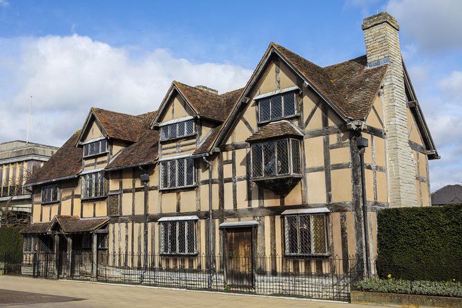 Small Group Cotswolds Villages, Stratford and Oxford Day Tour from London - What the guides add to the experience