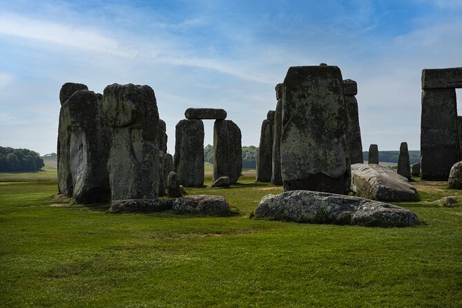 Small-Group Day Trip to Stonehenge, Bath and Windsor from London - Stonehenge: the strongest opening stop