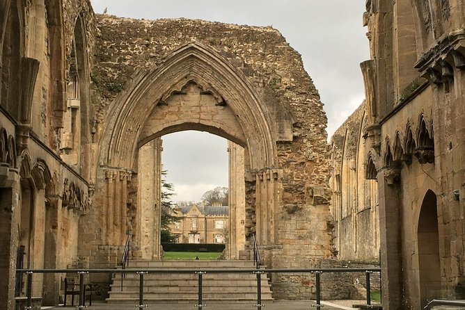 Small-Group Day Trip to Stonehenge, Glastonbury, and Avebury from London - Who should book this day trip?