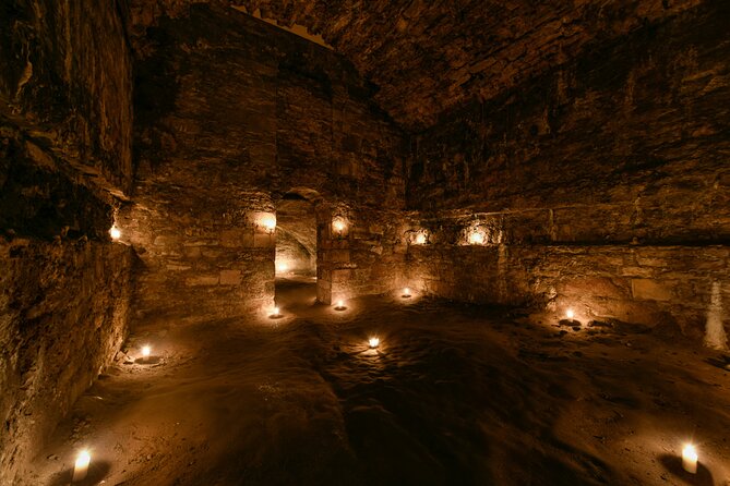 Small Group Ghost Tour incl. Underground Vaults & free drink in Megget's Cellar - Why this ghost tour works better than a simple scare show