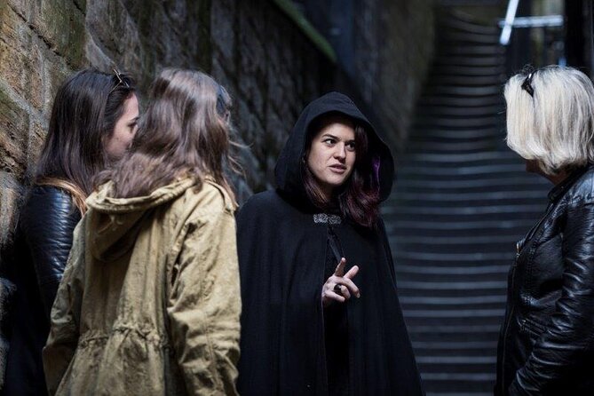 Small Group Ghost Tour incl. Underground Vaults & free drink in Megget's Cellar - Who will enjoy this two-hour evening?