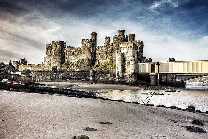 Snowdonia & The 3 Castles Tour - The Smallest House in Britain is a quick photo stop