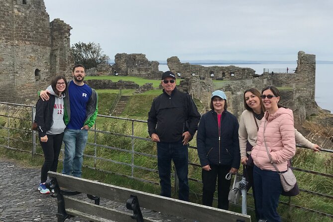St Andrews Must-Sees Daily Walking Tour (11am & 2pm) - A quick hello to the famous cat statue