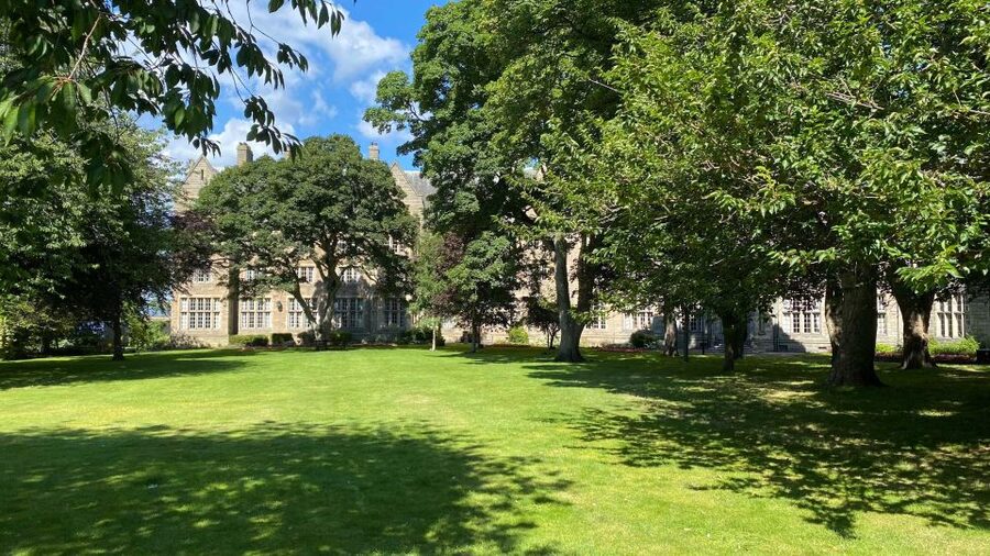 St Andrews: Town, Golf, and Old Course History Tour - Cathedral ruins, graves, and the Bishop’s Palace