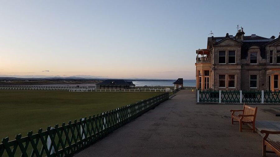 St Andrews: Town, Golf, and Old Course History Tour - Walking the Scores toward the Old Course