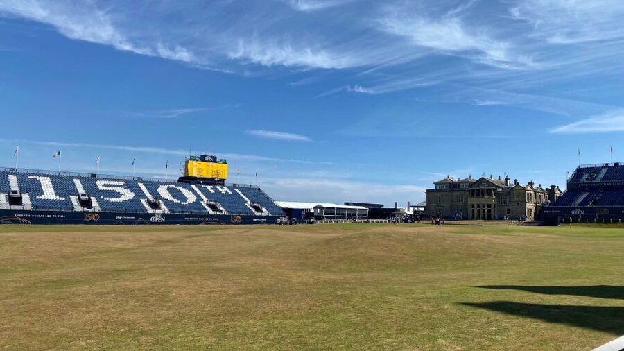 St Andrews: Town, Golf, and Old Course History Tour - The Old Course, from the first tee to the 18th green