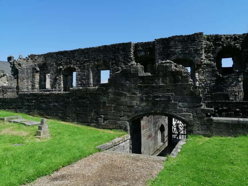 Stirling: Daily Guided Walking Tour (11am & 2pm) - The Church of the Holy Rude