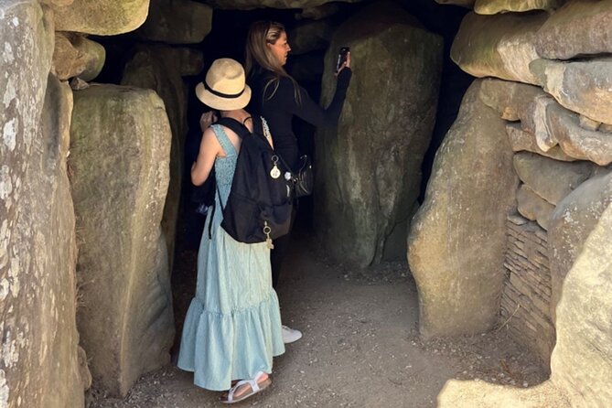 Stonehenge and The Stone Circles of Avebury Day Trip from London - Comfort, walking, weather, and group size