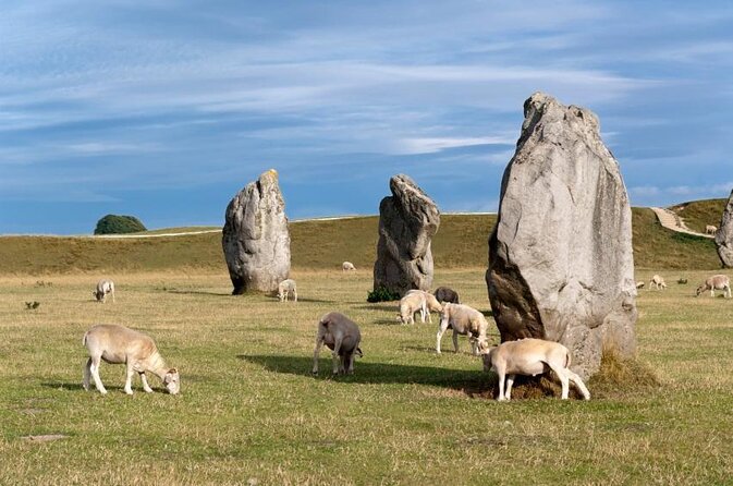 Stonehenge and The Stone Circles of Avebury Day Trip from London - Meeting at Earl’s Court and getting out of London