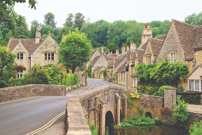 Stonehenge & the Cotswolds Including Admission from Bath - Avebury: a more open and village-based stone circle