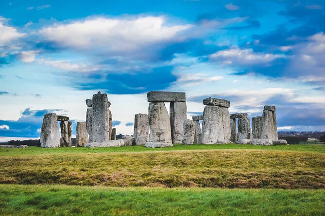 Stonehenge & the Cotswolds Including Admission from Bath - Stonehenge: two hours with Britain’s most famous stones