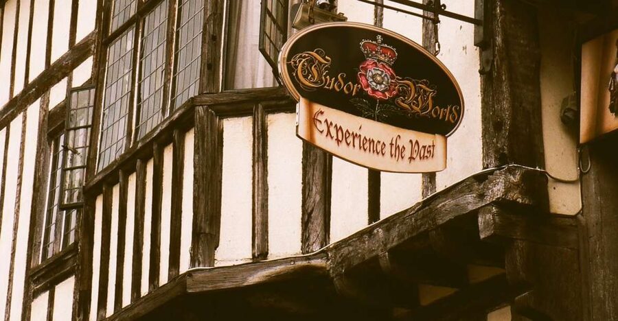 Stratford-upon-Avon: Lantern-Lit Ghost Tour at Tudor World - Key points to know before you book