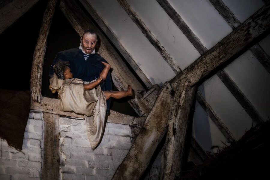 Stratford-upon-Avon: Lantern-Lit Ghost Tour at Tudor World - Lanterns, cobbles, and a 16th-century building