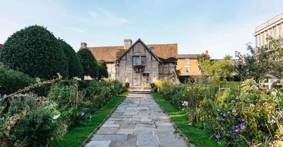 Stratford-upon-Avon: Shakespeare's Birthplace Ticket - What the room guides add