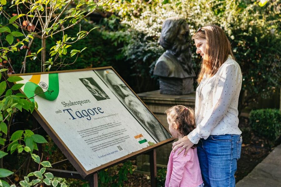 Stratford-upon-Avon: Shakespeare's Birthplace Ticket - The garden, plants, and outdoor performances