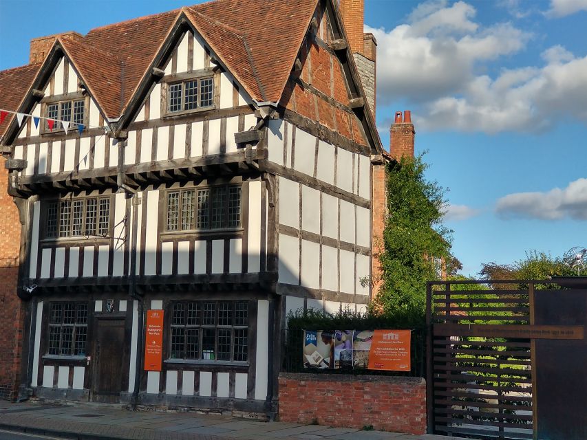Stratford-Upon-Avon: The Famous Walk Talk Show - Key points at a glance