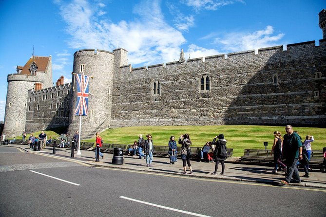 Summer Special: Buckingham Palace & Windsor Castle Tour - Returning to London through Harrods