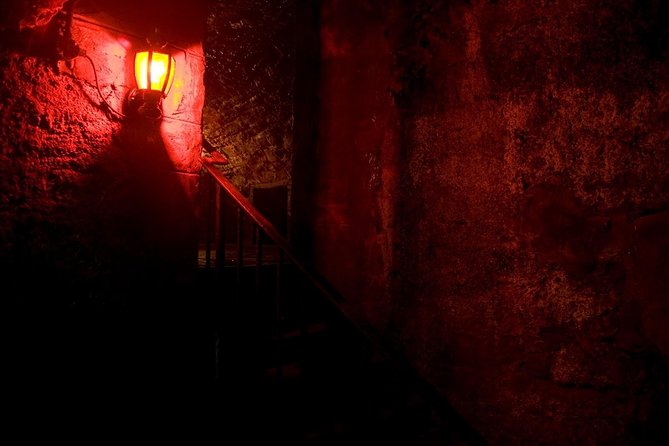 Terror Walking Tour in Edinburgh - Ghost stories, personal accounts, and a little theater